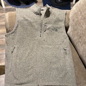 The North Face XL Men’s Vest - excellent condition. Brown Tweed color at back &.